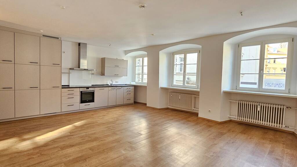 Wohnung zur Miete 1.080 € 2 Zimmer 77 m² 1. Geschoss frei ab sofort Innenstadt Regensburg 93047
