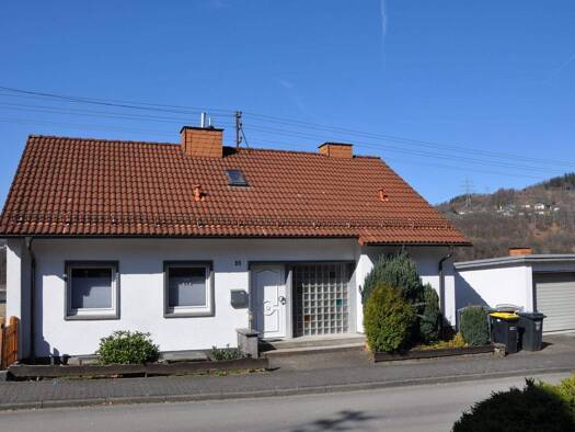 Einfamilienhaus zum Kauf 375.000 € 10 Zimmer 220 m² 740 m² Grundstück Eiserfeld Siegen 57080