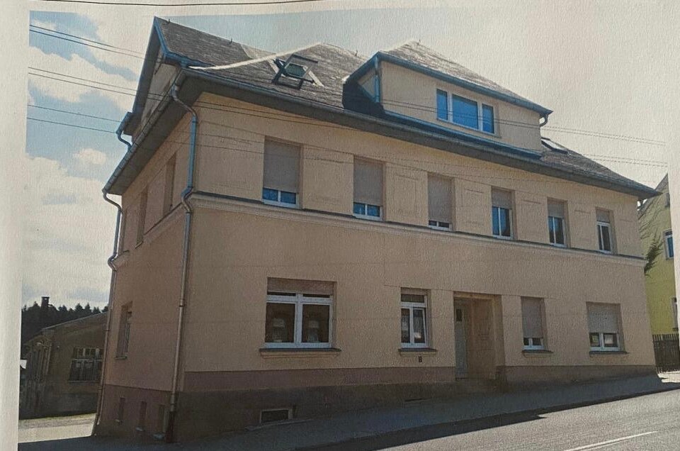 Mehrfamilienhaus zum Kauf 355.000 € 8 Zimmer 351 m²<br/>Wohnfläche 1.619 m²<br/>Grundstück ab sofort<br/>Verfügbarkeit Grünbach Grünbach 08223