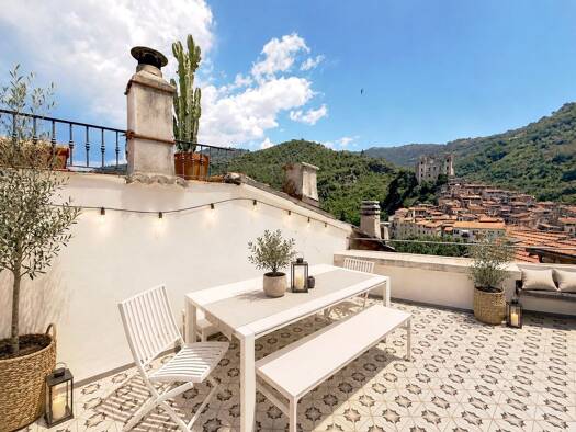 Terrassenwohnung zum Kauf 390.000 € 5 Zimmer 150 m² 5 Geschosse frei ab sofort Dolceacqua 18035