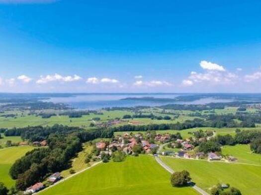 Hotel zum Kauf 20 Zimmer 70 Betten 100 m² Gastrofläche 2.653 m² Grundstück Bad Endorf Bad Endorf 83093