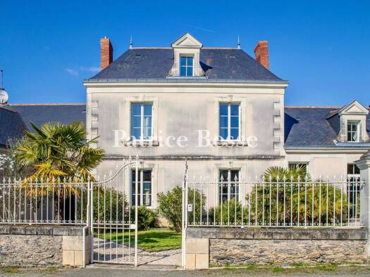 Reihenmittelhaus zum Kauf 810.000 € 10 Zimmer 280 m² 1.451 m² Grundstück Centre Angers 49000