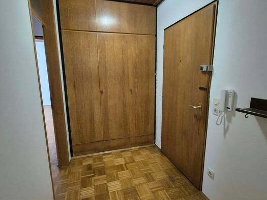 Wohnung zur Miete 900 € 2 Zimmer 75 m² Geschoss EG/3 frei ab 01.10.2026 Burgberg Erlangen 91054