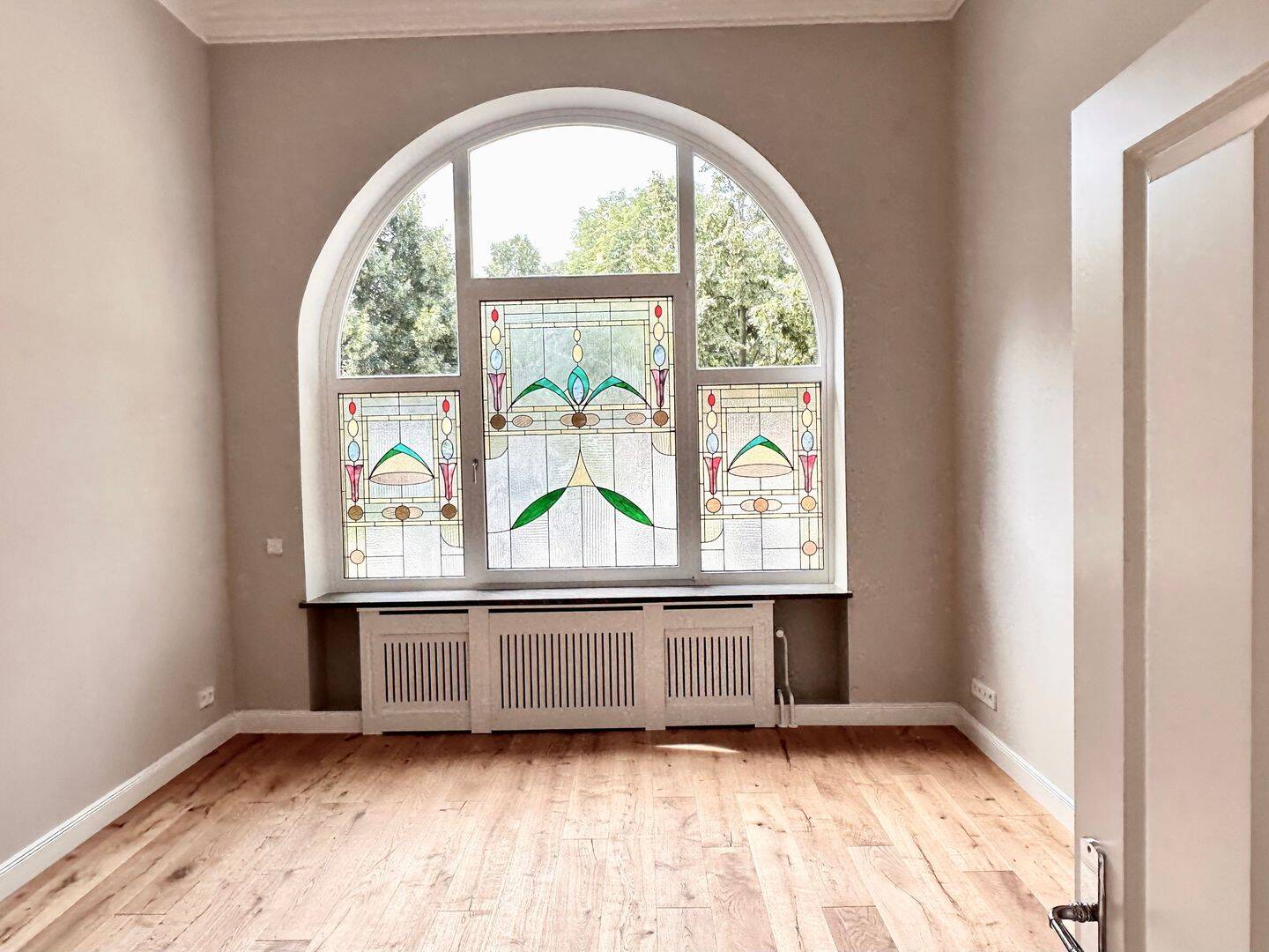 Kiel-Ravensberg, komplett (energetisch) sanierte, wunderschöne 3-Zi-Altbauwohnung mit Loggia im EG – Ahlmannstraße 24, 24118 Kiel – Vorschaubild 2