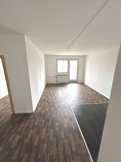 Wohnung zur Miete 300 € 4 Zimmer 69 m² 1. Geschoss frei ab sofort Friesenweg 138 Chrieschwitz Plauen , Vogtl 08529