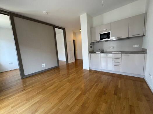 Wohnung zur Miete 568 € 2 Zimmer 37,3 m² frei ab sofort Prager Straße 14 a Zentrum-Südost Mitte 04103