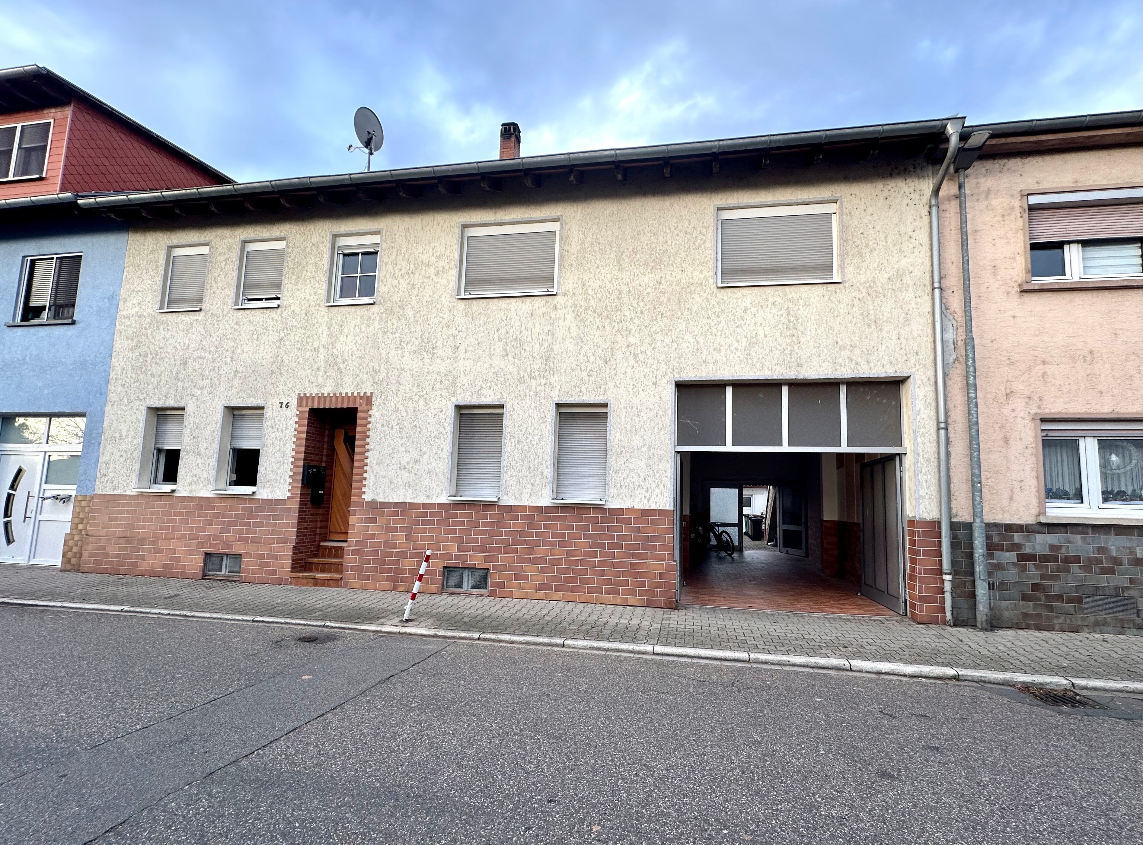 Haus zum Kauf als Kapitalanlage geeignet 916.000 € 8 Zimmer 204 m²<br/>Wohnfläche 476 m²<br/>Grundstück Plankstadt 68723