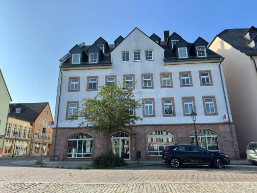 Wohnung zur Miete 980 € 3 Zimmer 103,1 m² 1. Geschoss frei ab sofort Bismarckstr. 2 Rochlitz 09306