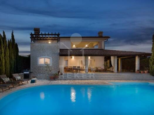 Villa zum Kauf 1.290.000 € 5 Zimmer 300 m² 1.097 m² Grundstück Zadar
