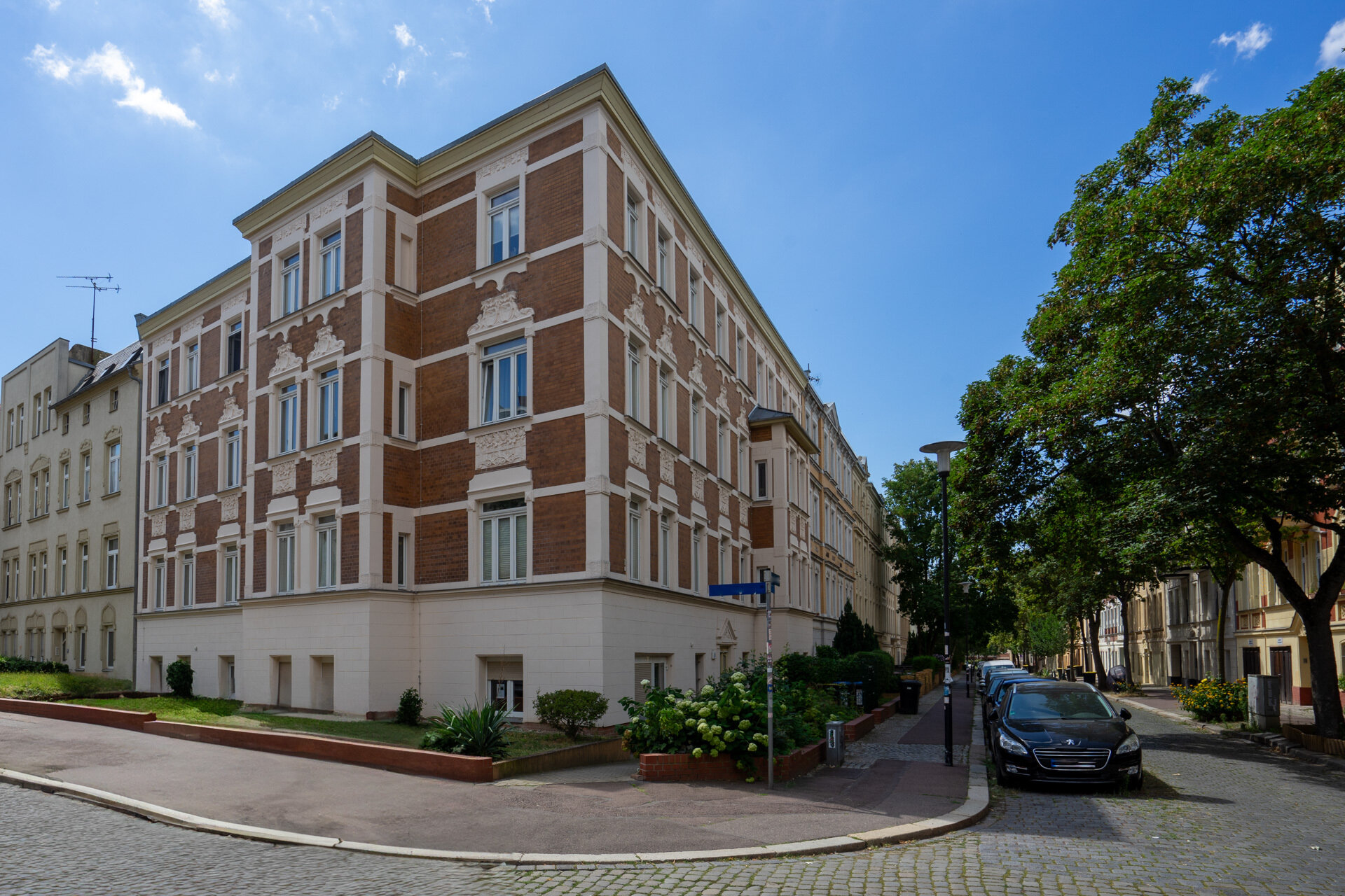 Mehrfamilienhaus zum Kauf 1.480.000 € 27 Zimmer 743 m²<br/>Wohnfläche 555 m²<br/>Grundstück Südliche Innenstadt Halle (Saale) 06110