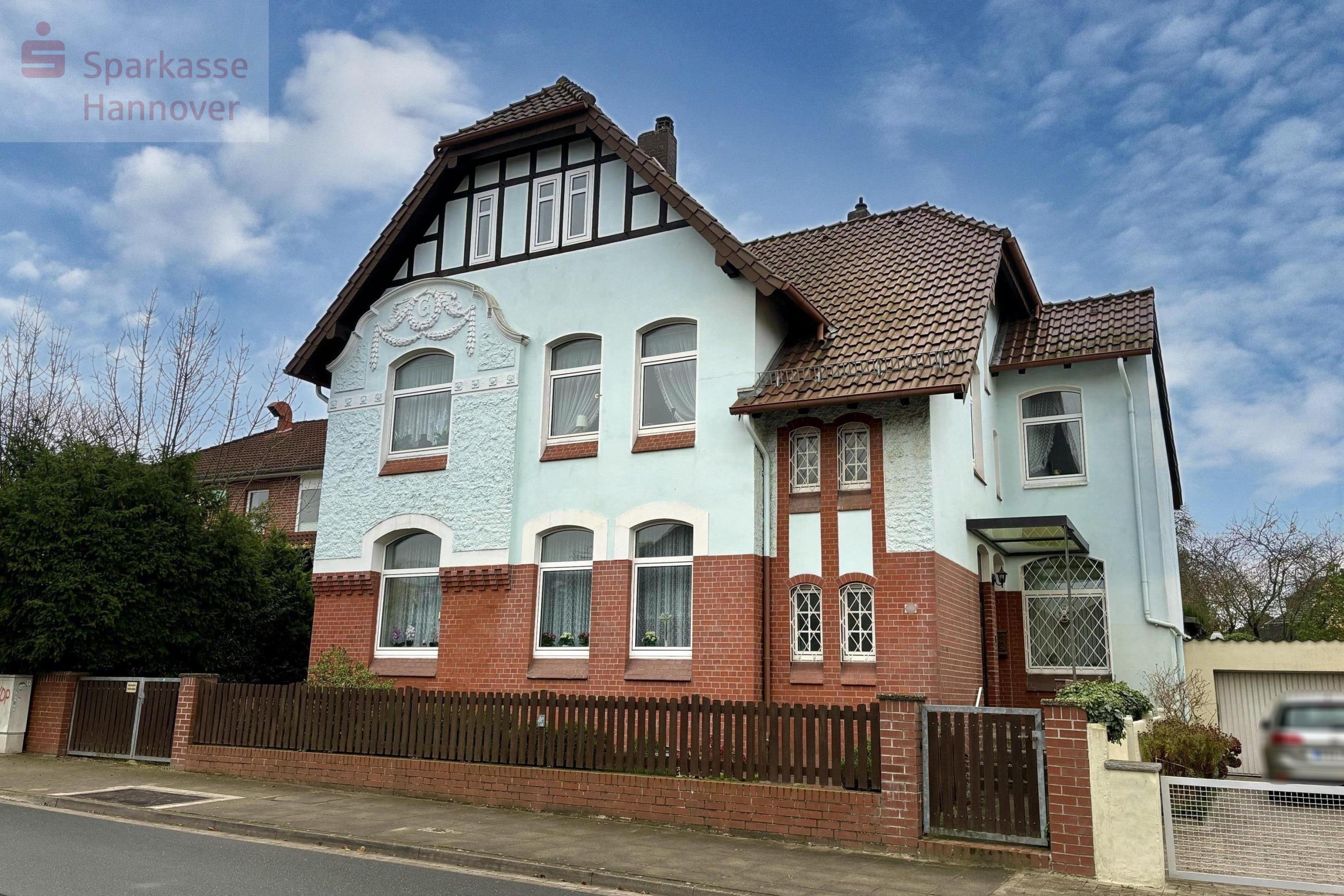 Mehrfamilienhaus zum Kauf 448.000 € 10,5 Zimmer 218 m²<br/>Wohnfläche 488 m²<br/>Grundstück ab sofort<br/>Verfügbarkeit Bemerode Hannover 30539