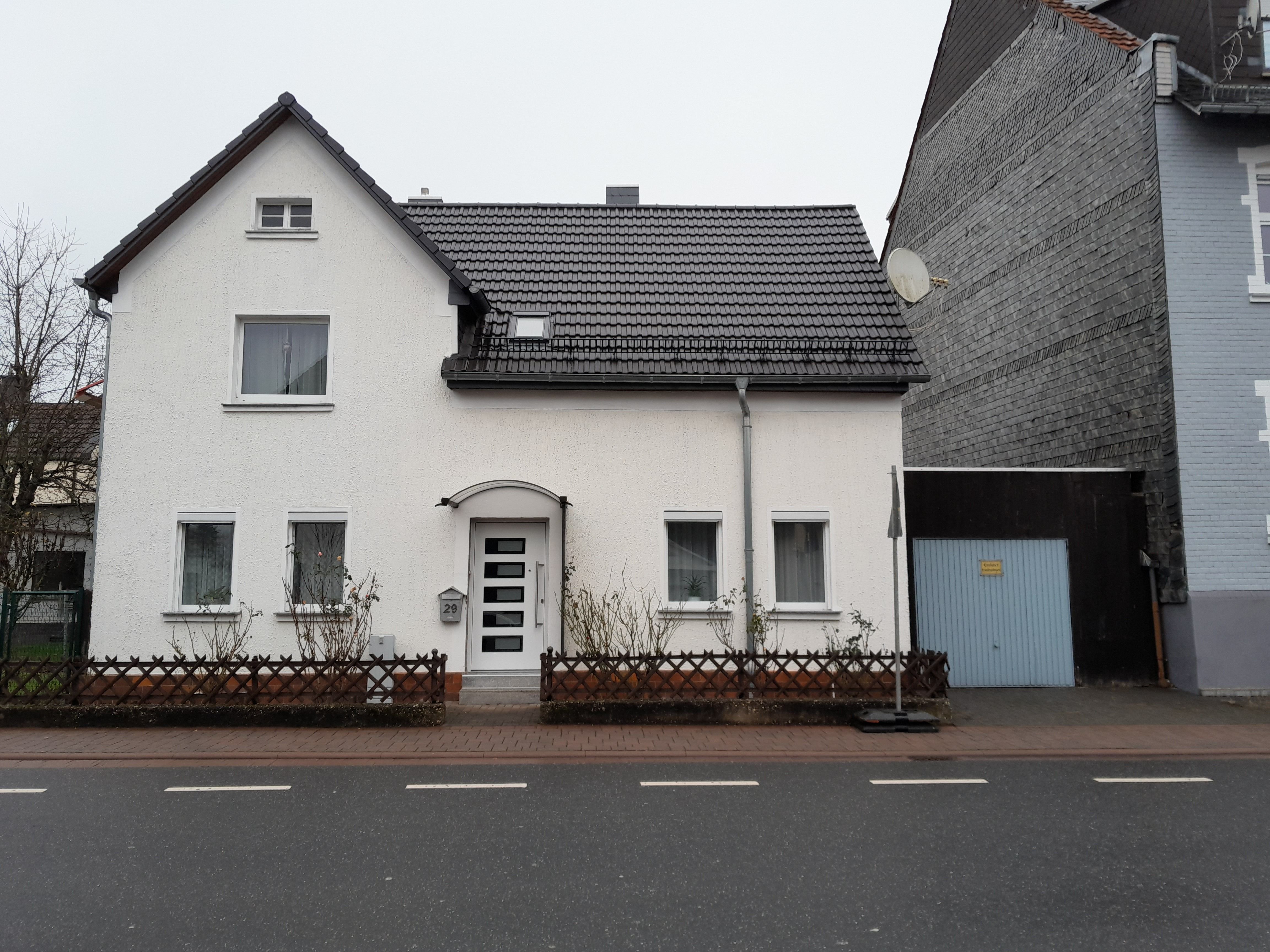 Haus zum Kauf 230.000 € 140 m²<br/>Wohnfläche 766 m²<br/>Grundstück Altenkirchen Altenkirchen (Westerwald) 57610