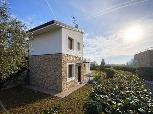 Doppelhaushälfte zum Kauf 430.000 € 3 Zimmer 110 m² 160 m² Grundstück frei ab sofort Via Castellana Soiano del Lago 25080