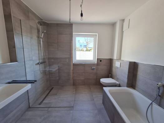 Wohnung zur Miete 1.290 € 3 Zimmer 86,5 m² Geschoss 1/4 frei ab 01.06.2026 An der Irler Höhe 36 a Ostenviertel Regensburg 93055