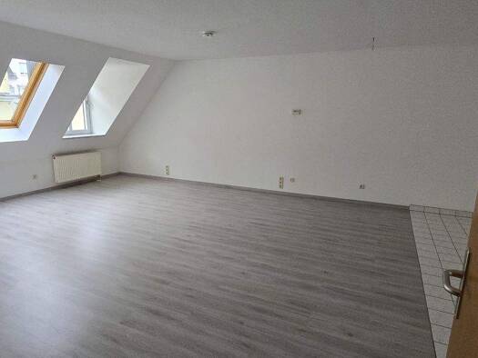 Wohnung zur Miete 400 € 2 Zimmer 68,1 m² 3. Geschoss frei ab sofort Talstraße 8 Auerbach 08209