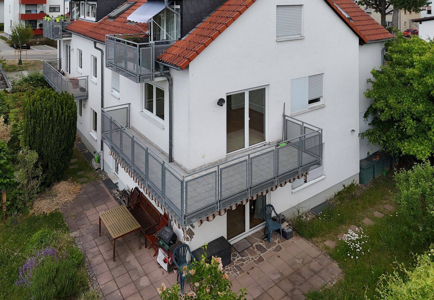 Hattersheim: Pfiffige 2-Zimmer-Wohnung in Ruhelage mit 2 Garagenplätze