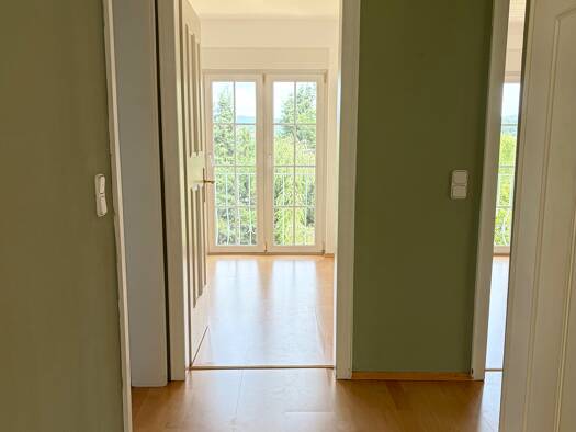 Wohnung zur Miete 1.300 € 4 Zimmer 93 m² Geschoss 1/3 frei ab sofort Niedernhausen 65527