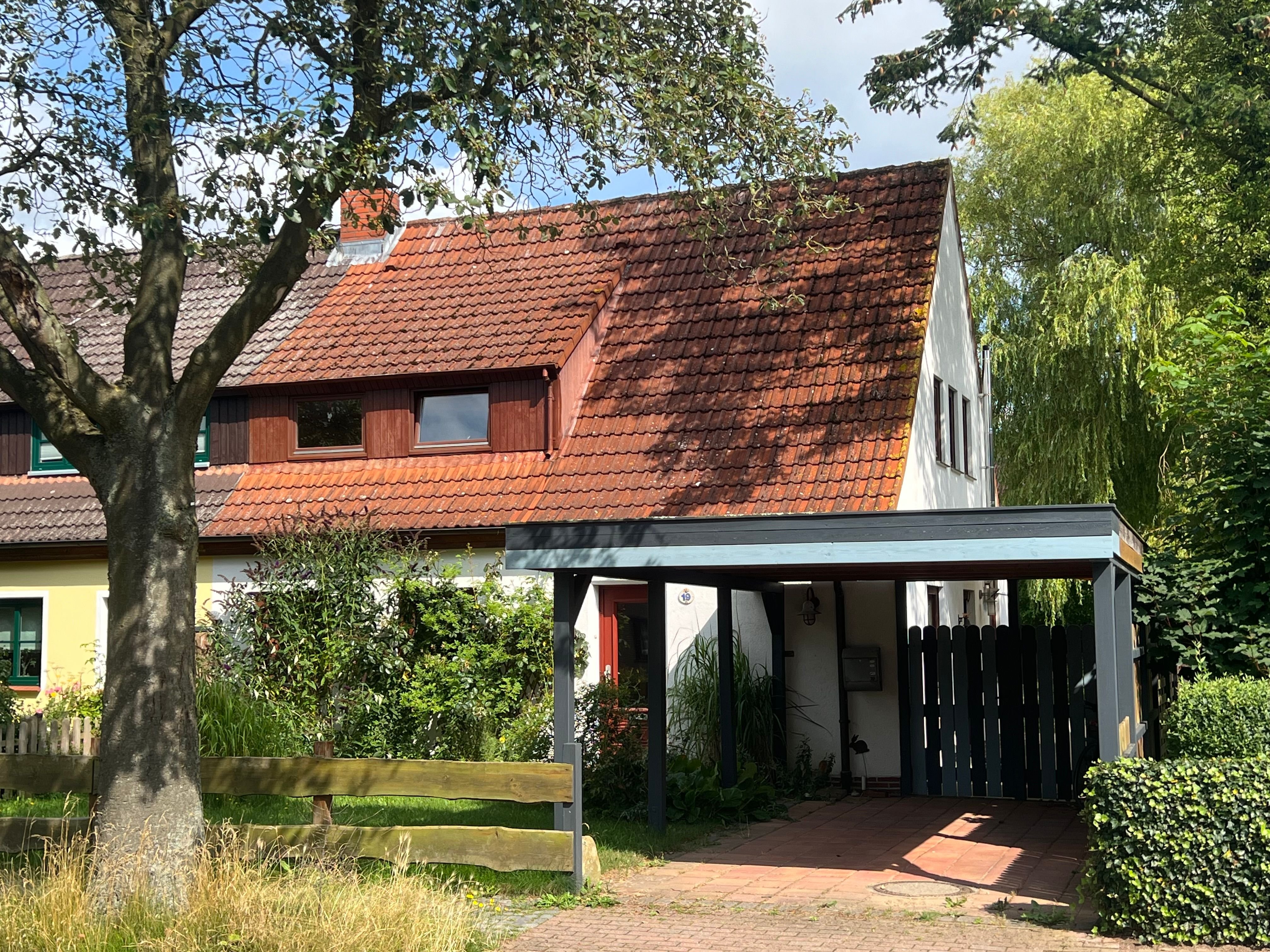 Doppelhaushälfte zum Kauf 295.000 € 6 Zimmer 100 m²<br/>Wohnfläche 400 m²<br/>Grundstück ab sofort<br/>Verfügbarkeit Neustadt Neustadt 23730