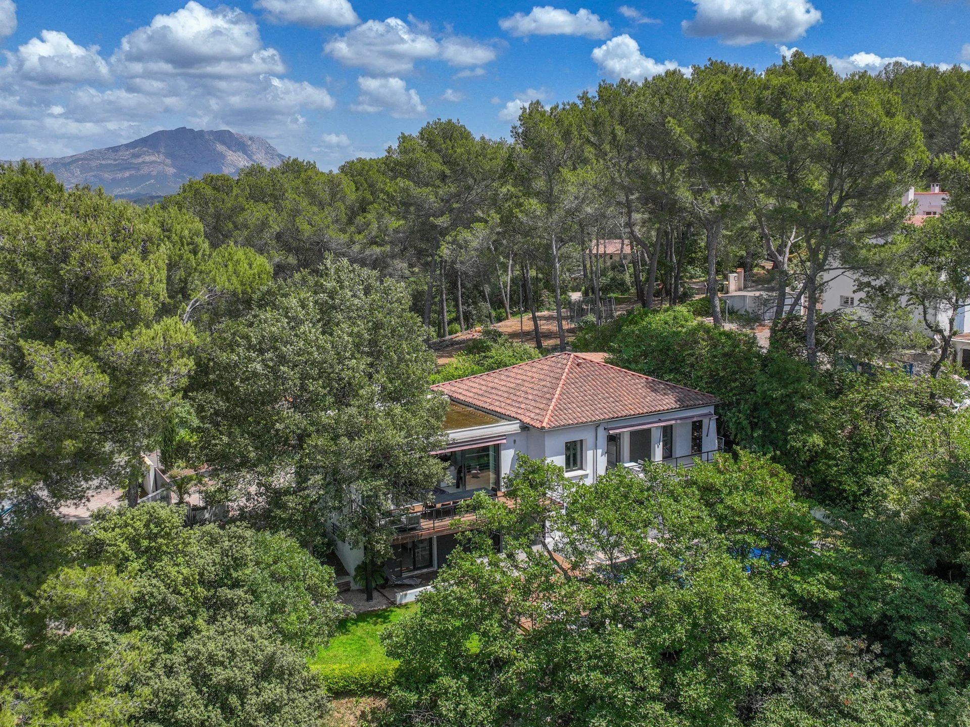 Einfamilienhaus zum Kauf 1.970.000 € 6 Zimmer 215,2 m²<br/>Wohnfläche 1.200 m²<br/>Grundstück Grand Sud- Aix la Duranne AIX EN PROVENCE 13100