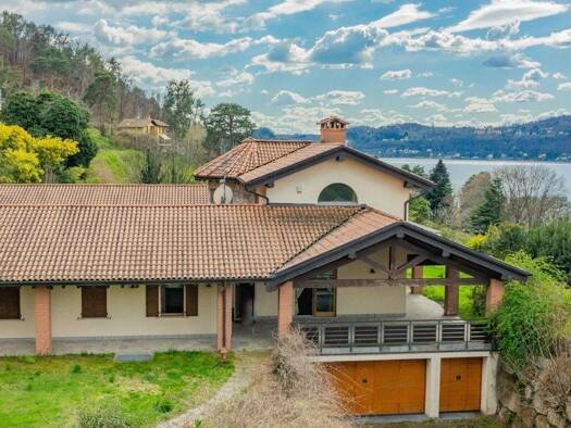 Haus zum Kauf 2.700.000 € 886 m² 16.000 m² Grundstück Angera 21021