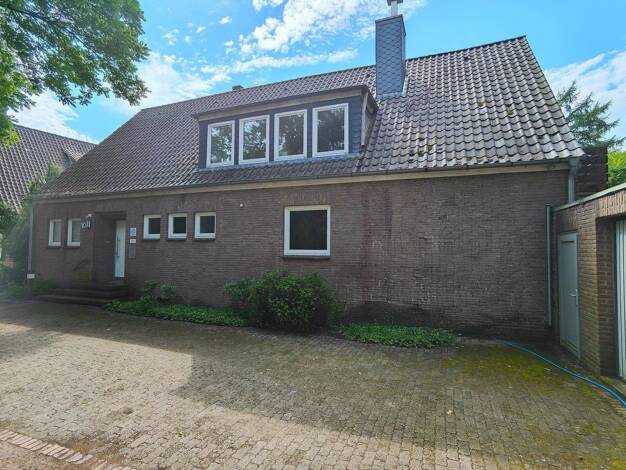 Einfamilienhaus zum Kauf provisionsfrei 385.000 € 10 Zimmer 180 m² 1.500 m² Grundstück Klosterstraße 10 A Oldenstadt Uelzen 29525