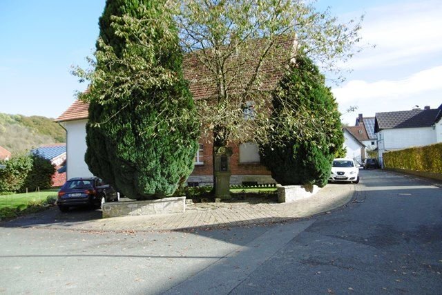 Mehrfamilienhaus zur Miete 840 € 6 Zimmer 168 m²<br/>Wohnfläche 300 m²<br/>Grundstück ab sofort<br/>Verfügbarkeit Atteln Lichtenau 33165