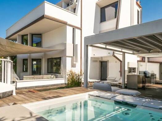 Haus zum Kauf 2.695.000 € 425 m² 700 m² Grundstück Camaiore 55041