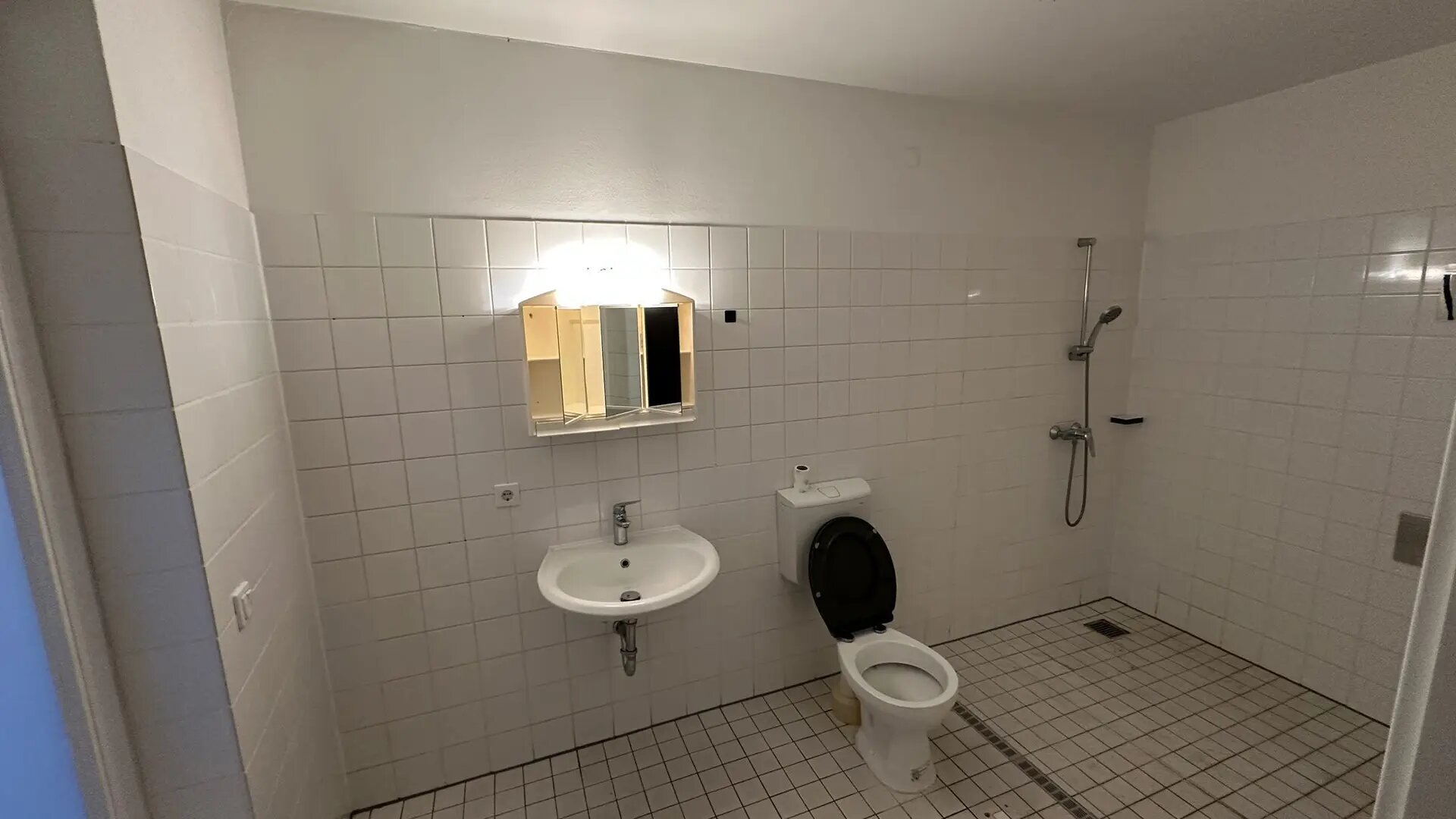 Wohnung zur Miete 700 € 3 Zimmer 92 m²<br/>Wohnfläche ab sofort<br/>Verfügbarkeit Antonienstraße Reinickendorf Berlin 13403