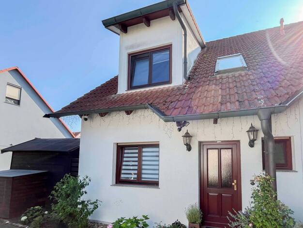 Doppelhaushälfte zum Kauf 280.000 € 4 Zimmer 121 m² 270 m² Grundstück Kötschlitz Leuna 06237
