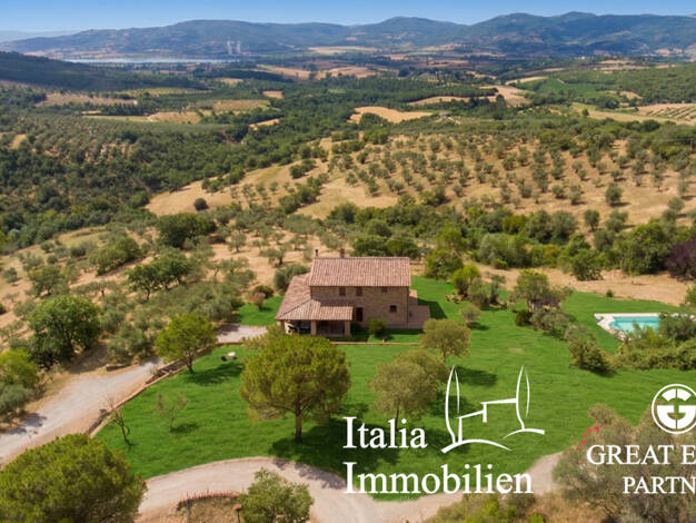 Bauernhaus zum Kauf 1.100.000 € 10 Zimmer 275 m² 33.000 m² Grundstück Panicale 06064