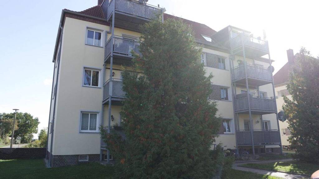 Wohnung zur Miete 670 € 4 Zimmer 78,6 m² 1. Geschoss frei ab 01.06.2026 Goethestraße 37 Zwenkau 04442