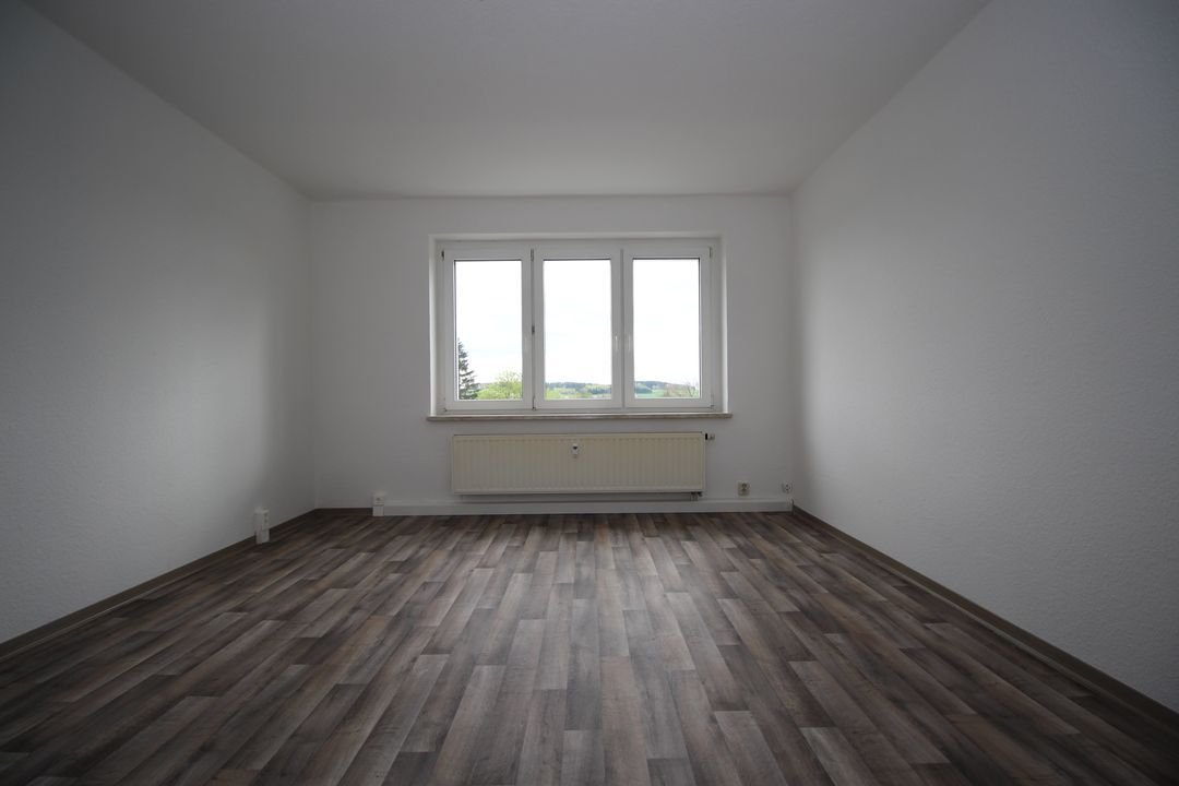 Wohnung zur Miete 312,12 € 3 Zimmer 57,8 m²<br/>Wohnfläche 1.<br/>Geschoss ab sofort<br/>Verfügbarkeit Bahnhofstraße 11 Reuth Reuth 08538