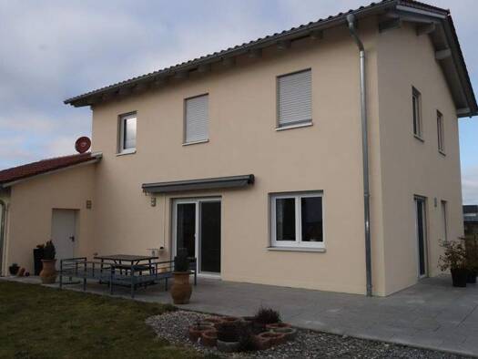 Einfamilienhaus zum Kauf 595.000 € 3,5 Zimmer 133 m² 656 m² Grundstück Atting 94348