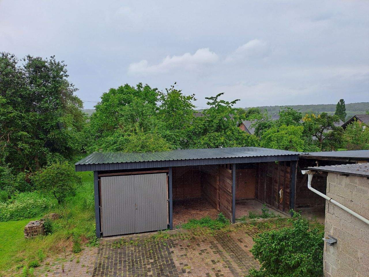 Immobilie in Schechingen - Zweifamilienhaus mit Nahwärme, Carport und Scheune – viel Platz für Wohnen & Hobby - Bild 1