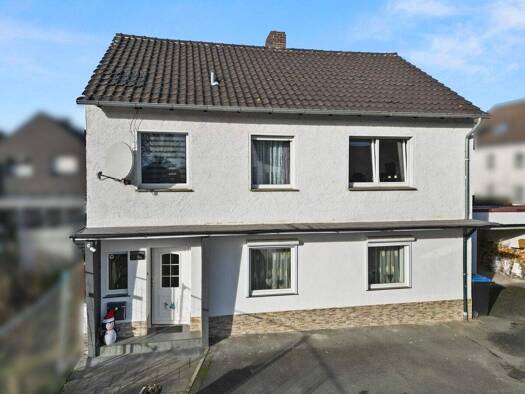 Einfamilienhaus zum Kauf 335.000 € 5 Zimmer 130 m² 388 m² Grundstück Detmolderstraße 109 a Bad Lippspringe 33175