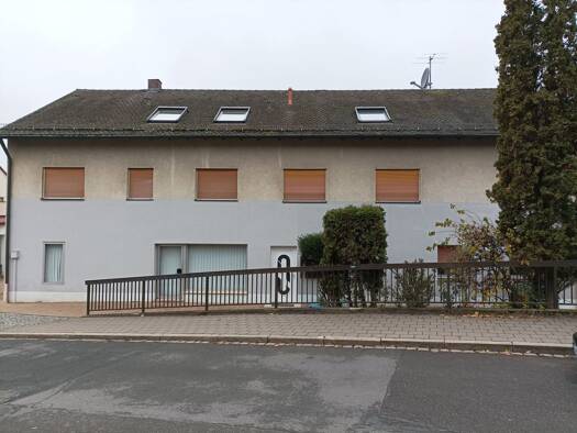 Wohnung zur Miete 931 € 4 Zimmer 81 m² Geschoss 1/2 frei ab 01.08.2026 Regelsbacher Straße 36 Burgfarrnbach Fürth 90768