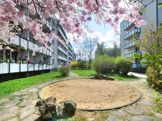 Wohnung zur Miete 326 € 2 Zimmer 44,3 m² 4. Geschoss Friedrich-Engels-Straße 39A Johannesplatz Erfurt 99086