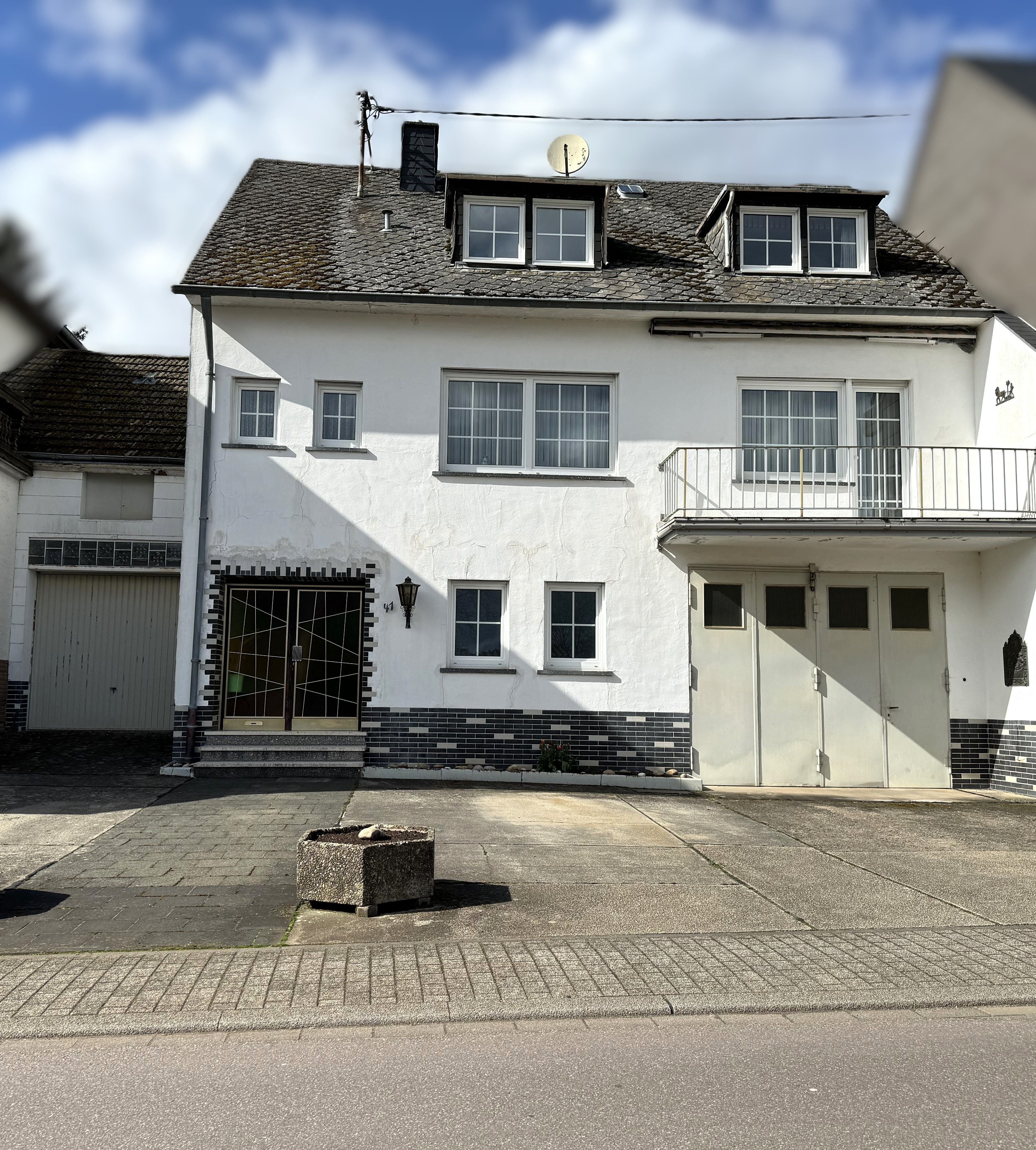 Mehrfamilienhaus zum Kauf 269.000 € 8 Zimmer 160 m²<br/>Wohnfläche 1.146 m²<br/>Grundstück ab sofort<br/>Verfügbarkeit Orenhofen 54298