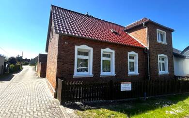 Doppelhaushälfte zum Kauf 115.000 € 6 Zimmer 150 m² 656 m² Grundstück frei ab 01.09.2025 Altjeßnitz Altjeßnitz 06800