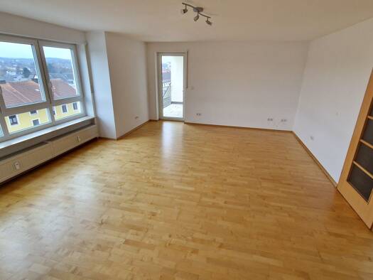 Wohnung zur Miete 740 € 3 Zimmer 101 m² frei ab 01.04.2026 Sulzbach-Rosenberg 92237
