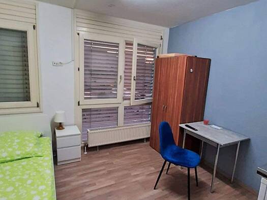 WG-Zimmer zur Miete Wohnen auf Zeit 780 € 11 m² frei ab 31.12.2025 Bahnhofplatz 0 Kornwestheim 70806