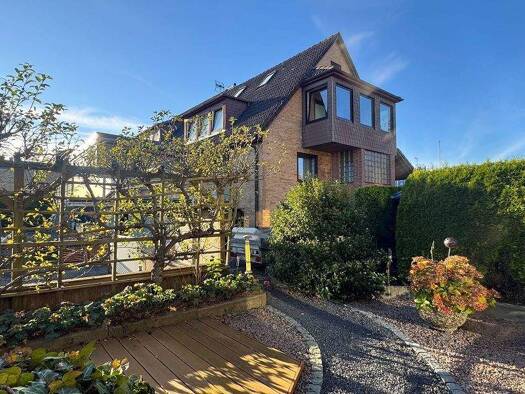 Einfamilienhaus zum Kauf 340.000 € 6 Zimmer 134 m² 687 m² Grundstück Plön / Holstein 24306