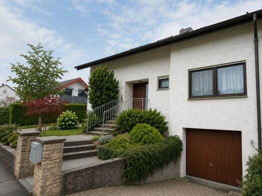 Doppelhaushälfte zur Miete 2.600 € 7 Zimmer 185 m² frei ab 01.08.2026 Neuhausen auf den Fildern 73765