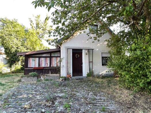 Bungalow zum Kauf 180.000 € 2,5 Zimmer 72,4 m² 976 m² Grundstück Hangenstraße 32 Trossingen Trossingen 78647