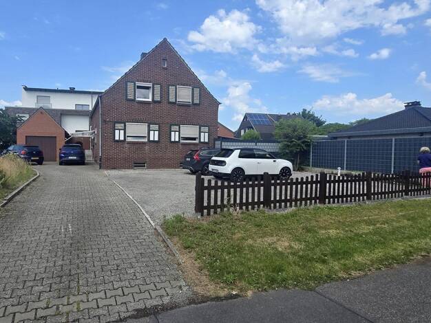 Mehrfamilienhaus zum Kauf provisionsfrei 359.500 € 6 Zimmer 168 m² 497 m² Grundstück Hochstraße 78 Brüggen Brüggen 41379
