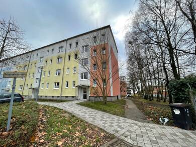 Wohnung zum Kauf 88.000 € 4 Zimmer 76 m² EG Großer Dreesch Schwerin 19061