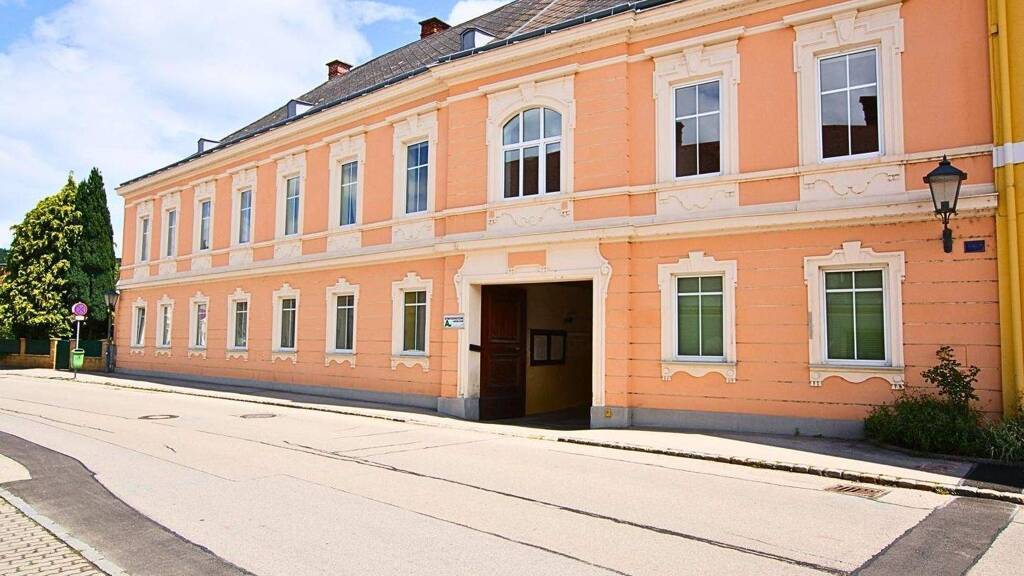 Einfamilienhaus zum Kauf 499.000 € 14 Zimmer 473 m² 1.083 m² Grundstück Pottenstein 2563