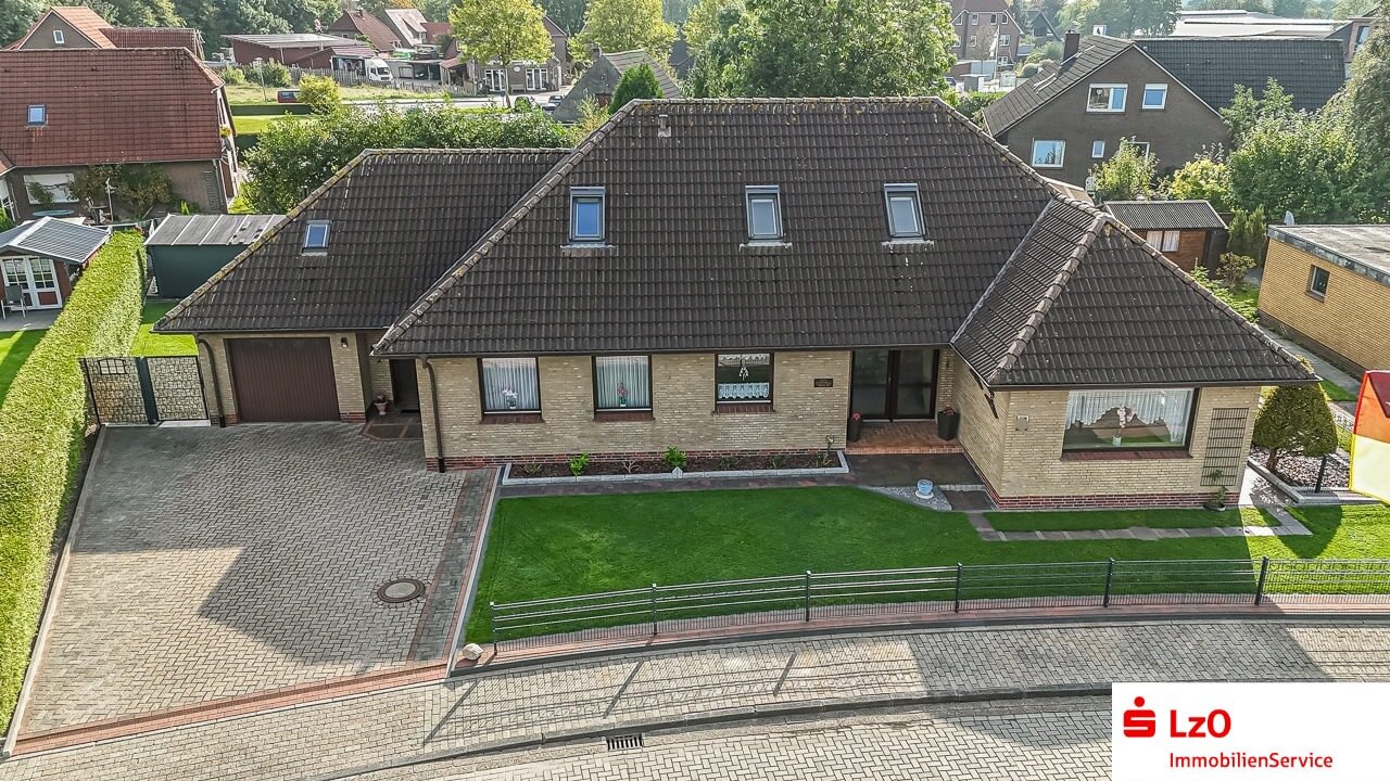 Einfamilienhaus zum Kauf 290.000 € 8 Zimmer 216 m²<br/>Wohnfläche 829 m²<br/>Grundstück Hohenkirchen Wangerland 26434