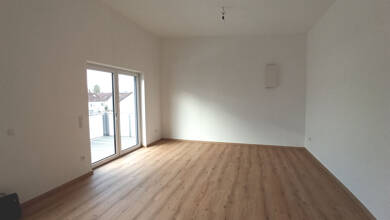 Wohnung zur Miete 1.130 € 4 Zimmer 107,4 m² Dachgeschoss, 2. Geschoss frei ab 01.08.2025 Gärtnerstraße Köfering Köfering 93096