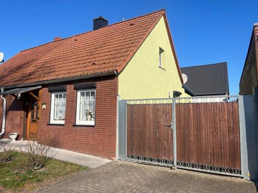 Doppelhaushälfte zum Kauf 155.000 € 2 Zimmer 80 m² 663 m² Grundstück Chausseestraße Uenglingen Stendal 39576